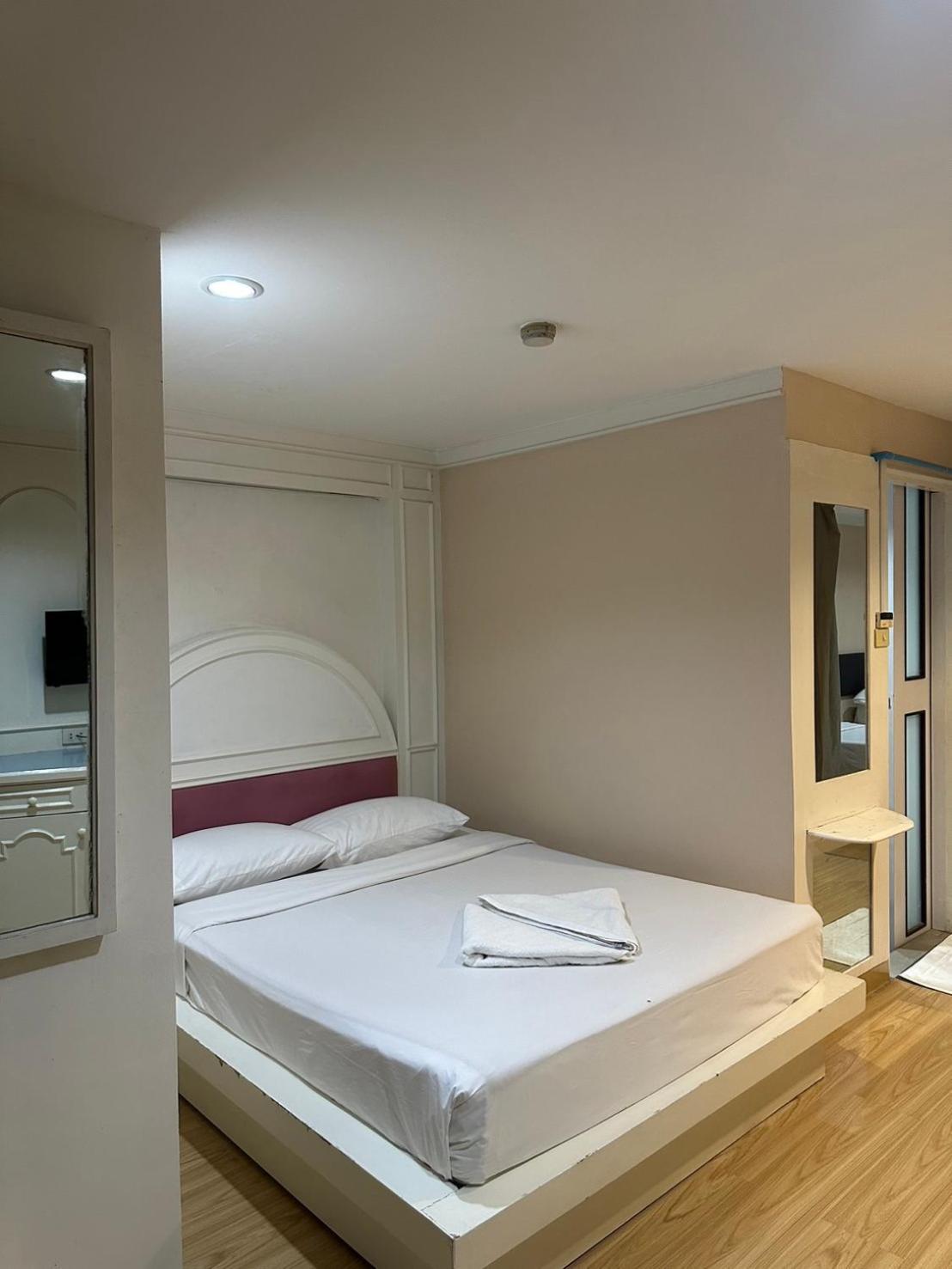 בנגקוק Royal Garden Home Hotel מראה חיצוני תמונה