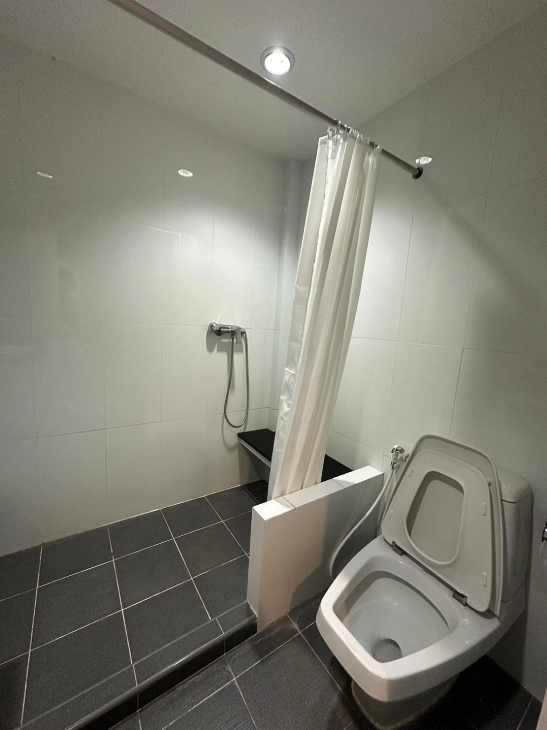 בנגקוק Royal Garden Home Hotel מראה חיצוני תמונה