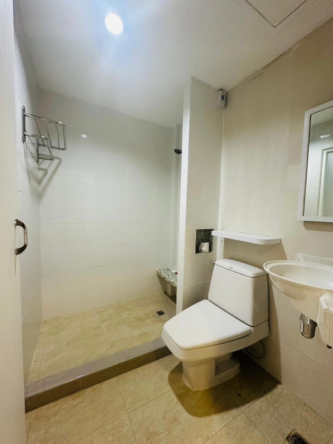 בנגקוק Royal Garden Home Hotel מראה חיצוני תמונה