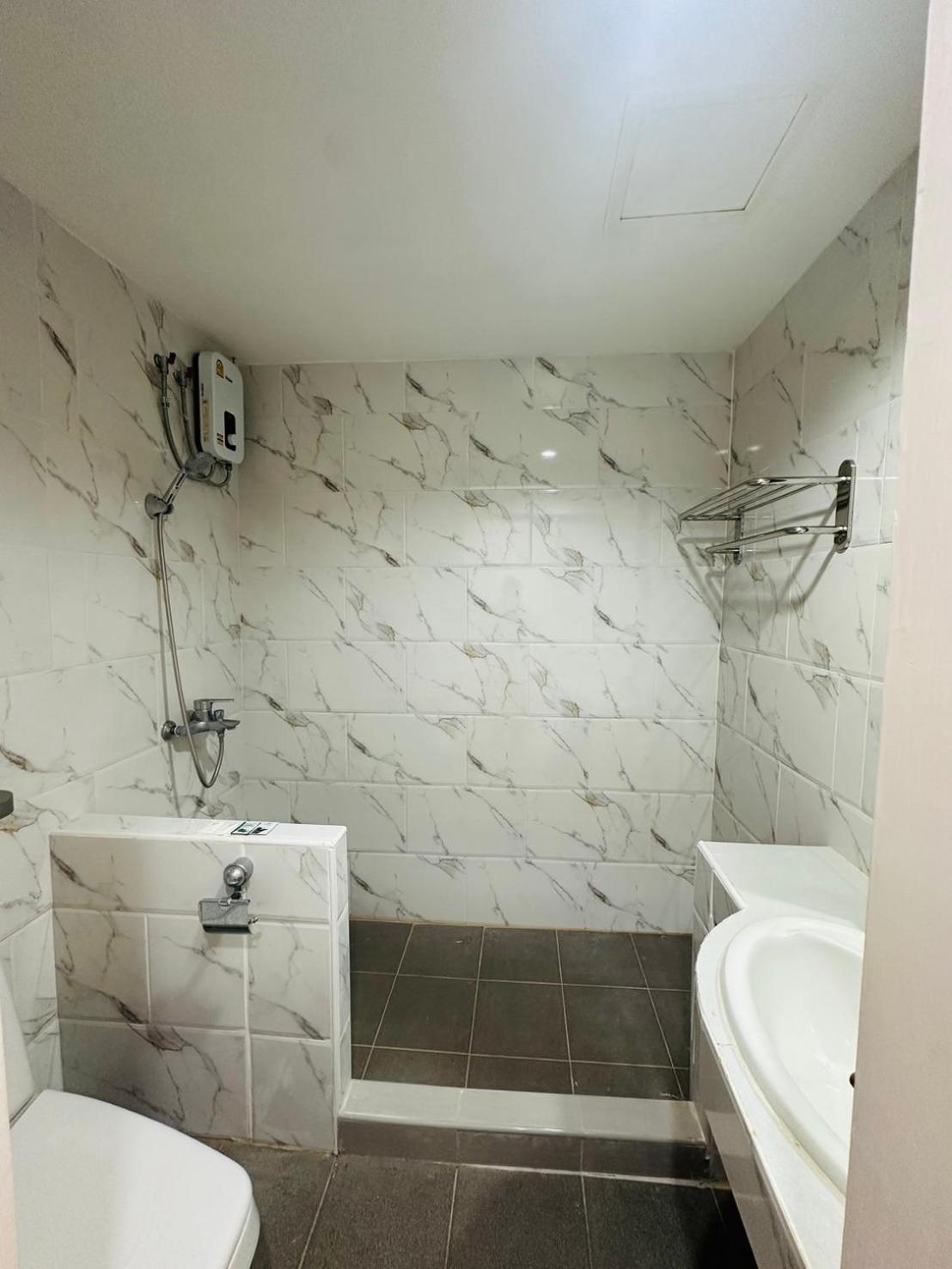 בנגקוק Royal Garden Home Hotel מראה חיצוני תמונה